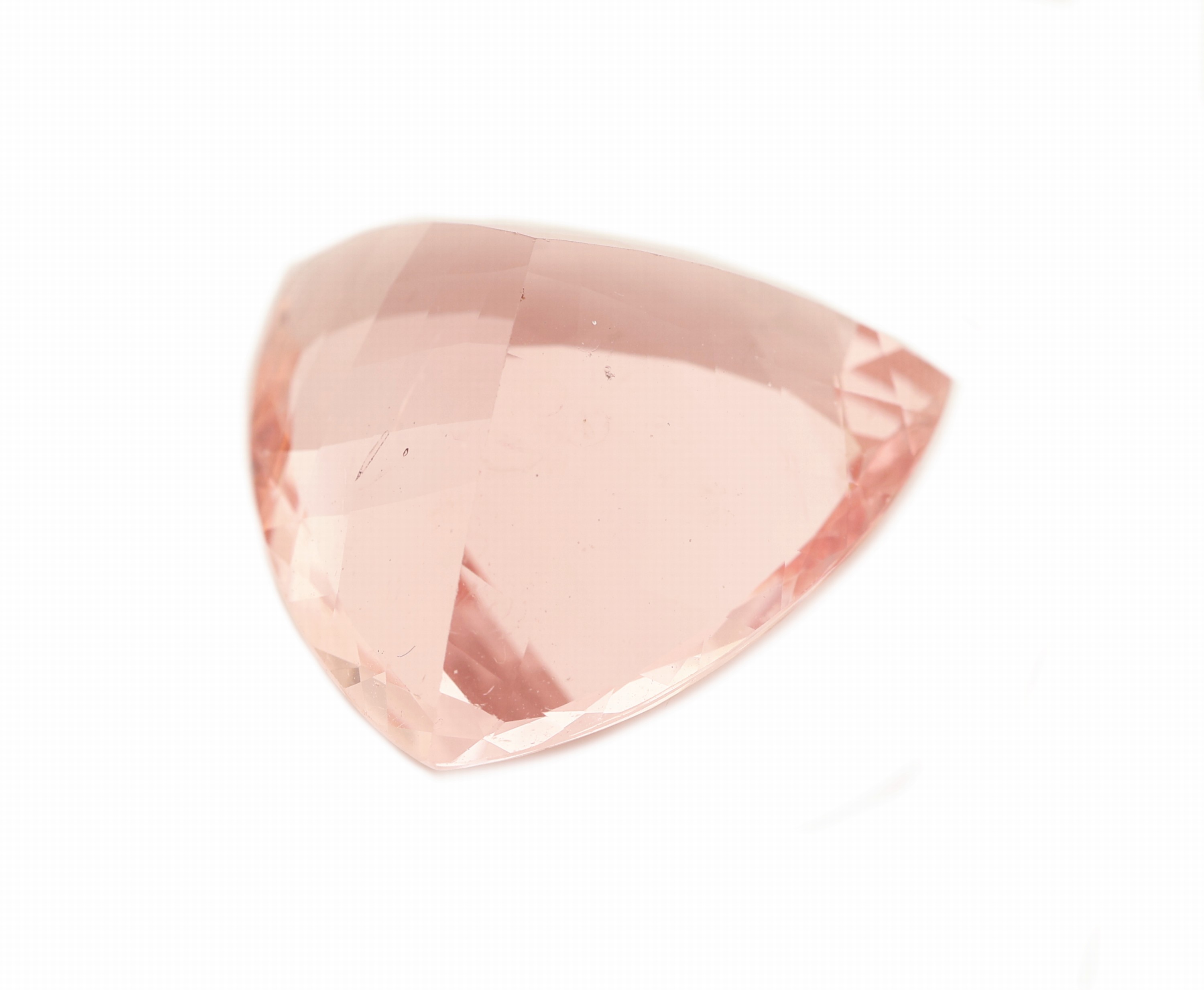 Detail b: Loser Morganit, ca. 27.90 ct, facett. Triangel