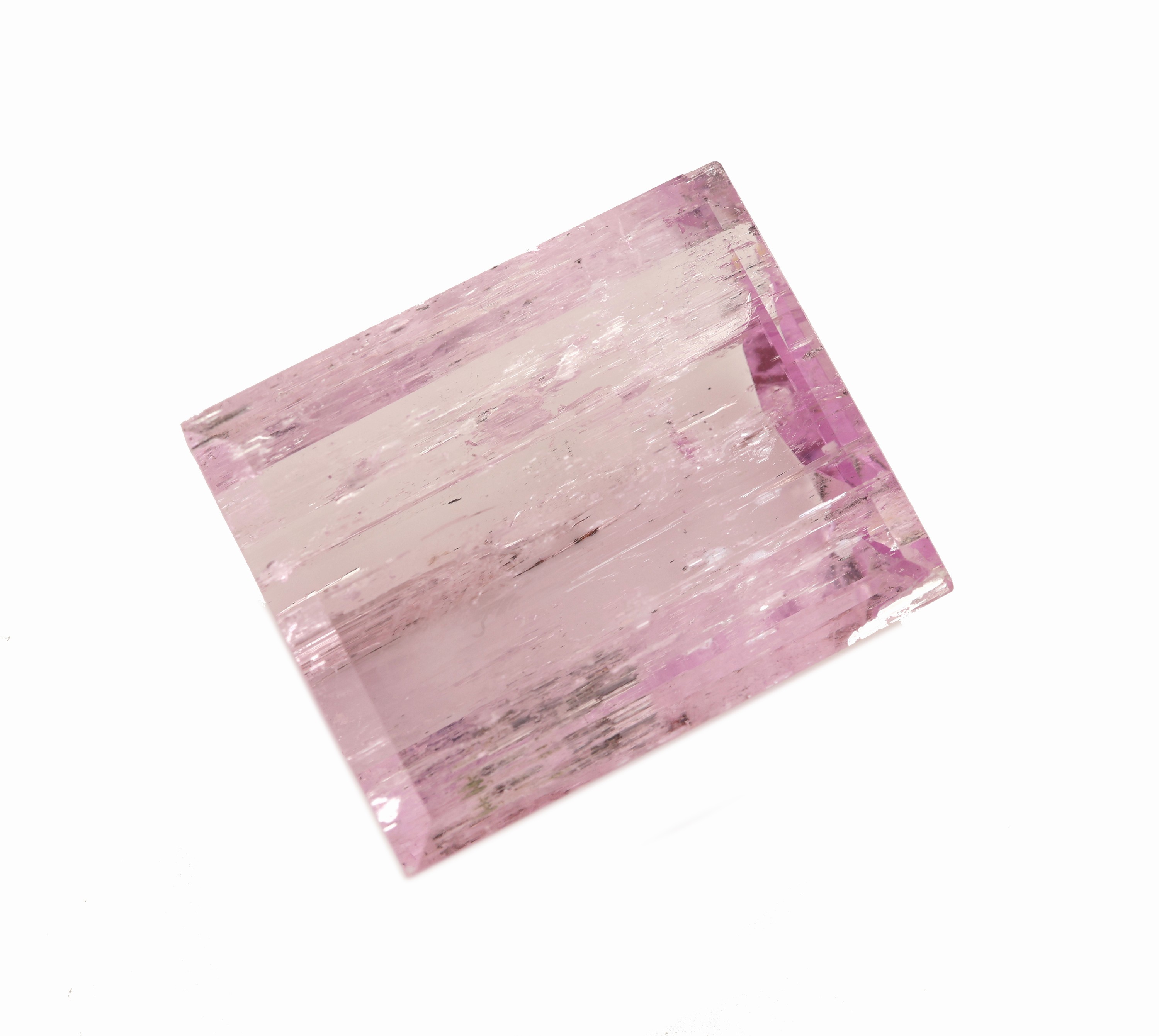 Detail a: Loser Morganit, ca. 75.05 ct, ca. 28.91 x 23.54 x 10.07 mm