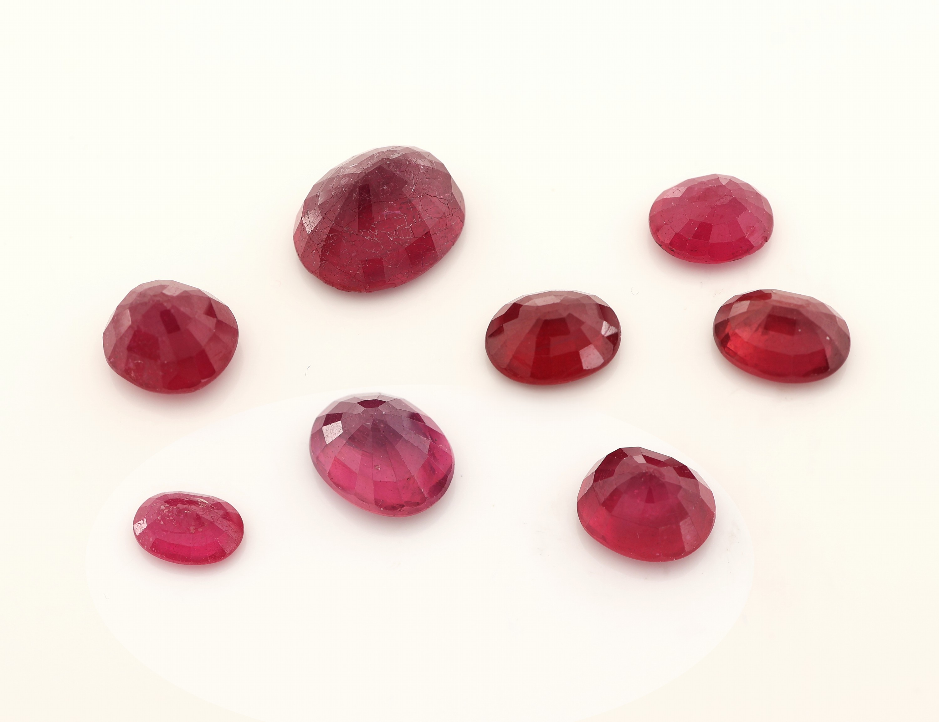 Detail a: Lot 8 lose Rubine (beh.) zus. ca. 27.49 ct, versch. Größen