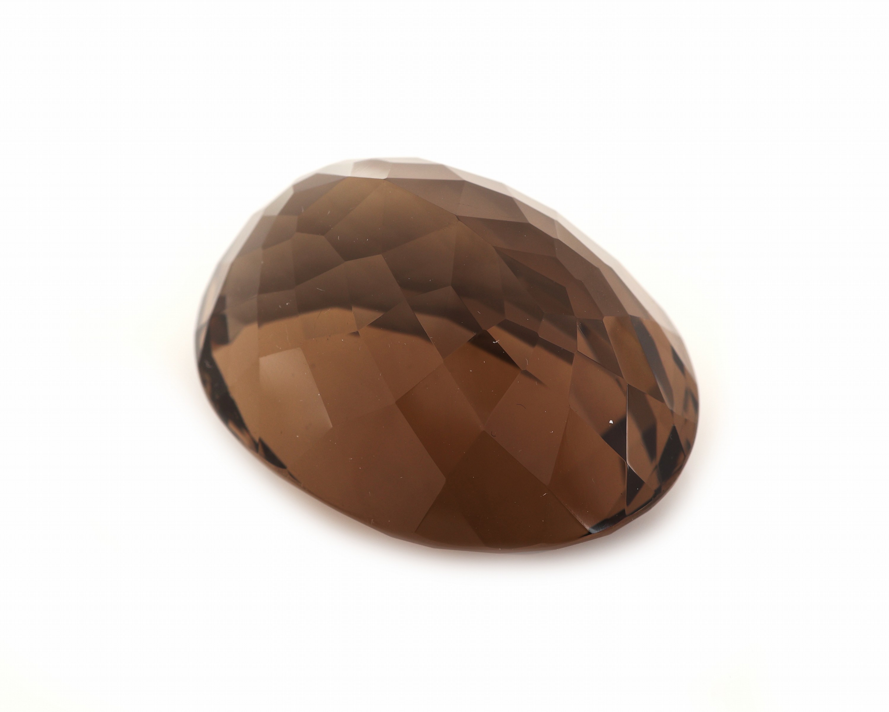 Detail b: Loser Rauchquarz, ca. 228.35 ct, ovalfacett.