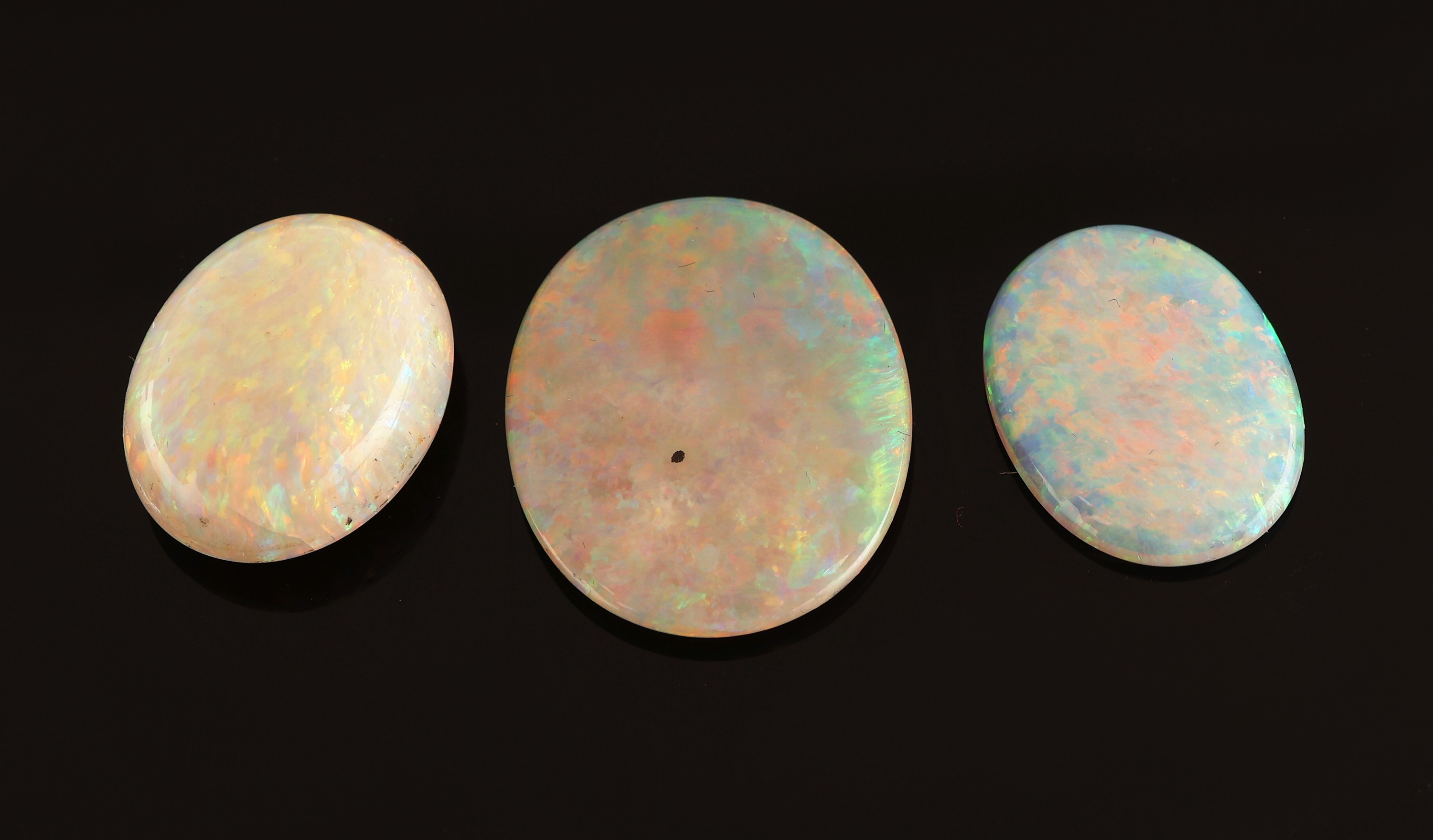 Detail a: Lot 3 lose Opale, zus. ca. 25.21 ct, versch. Größen