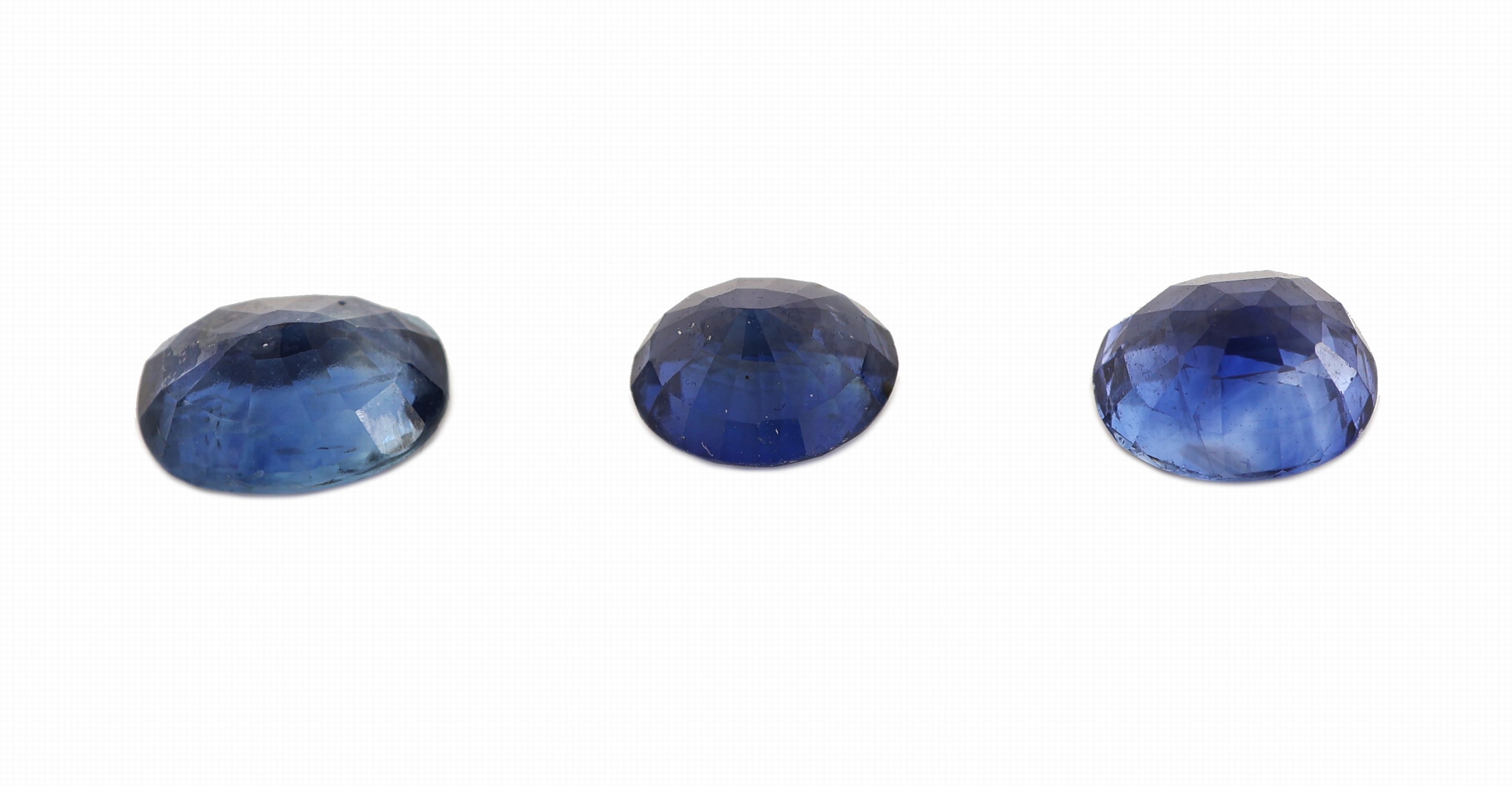 Detail a: Lot 3 lose ovalfacett. Saphire, zus. ca. 5.37 ct, versch. Größen