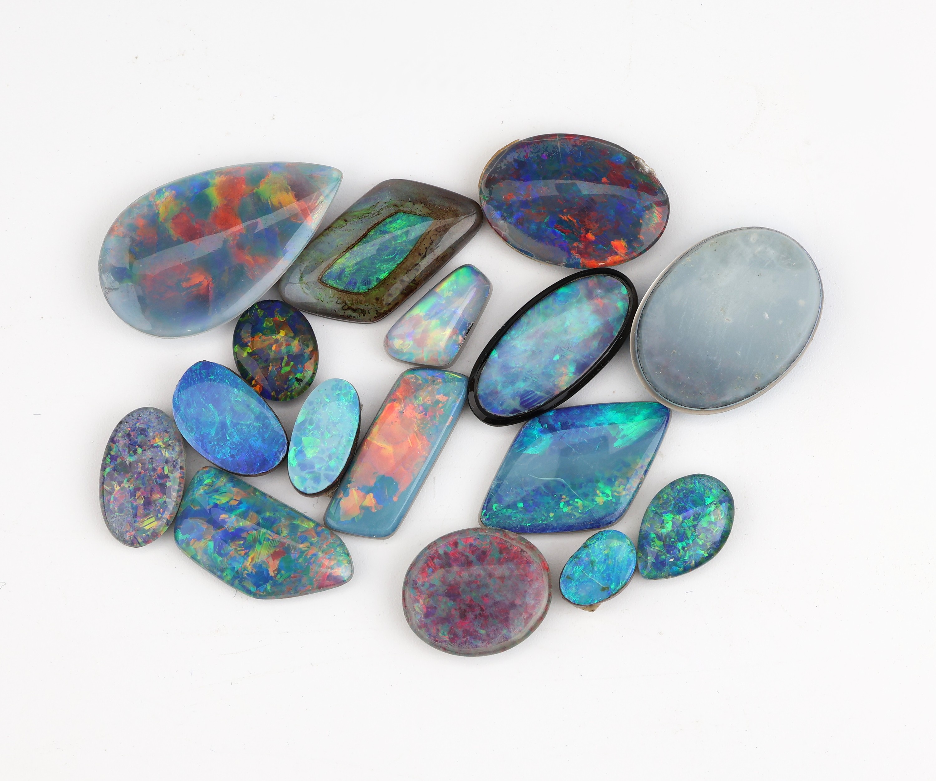 Image 27069953 - Lot lose Opale, Dubletten und Tripletten, ca. 66.22 ct, versch. Formen