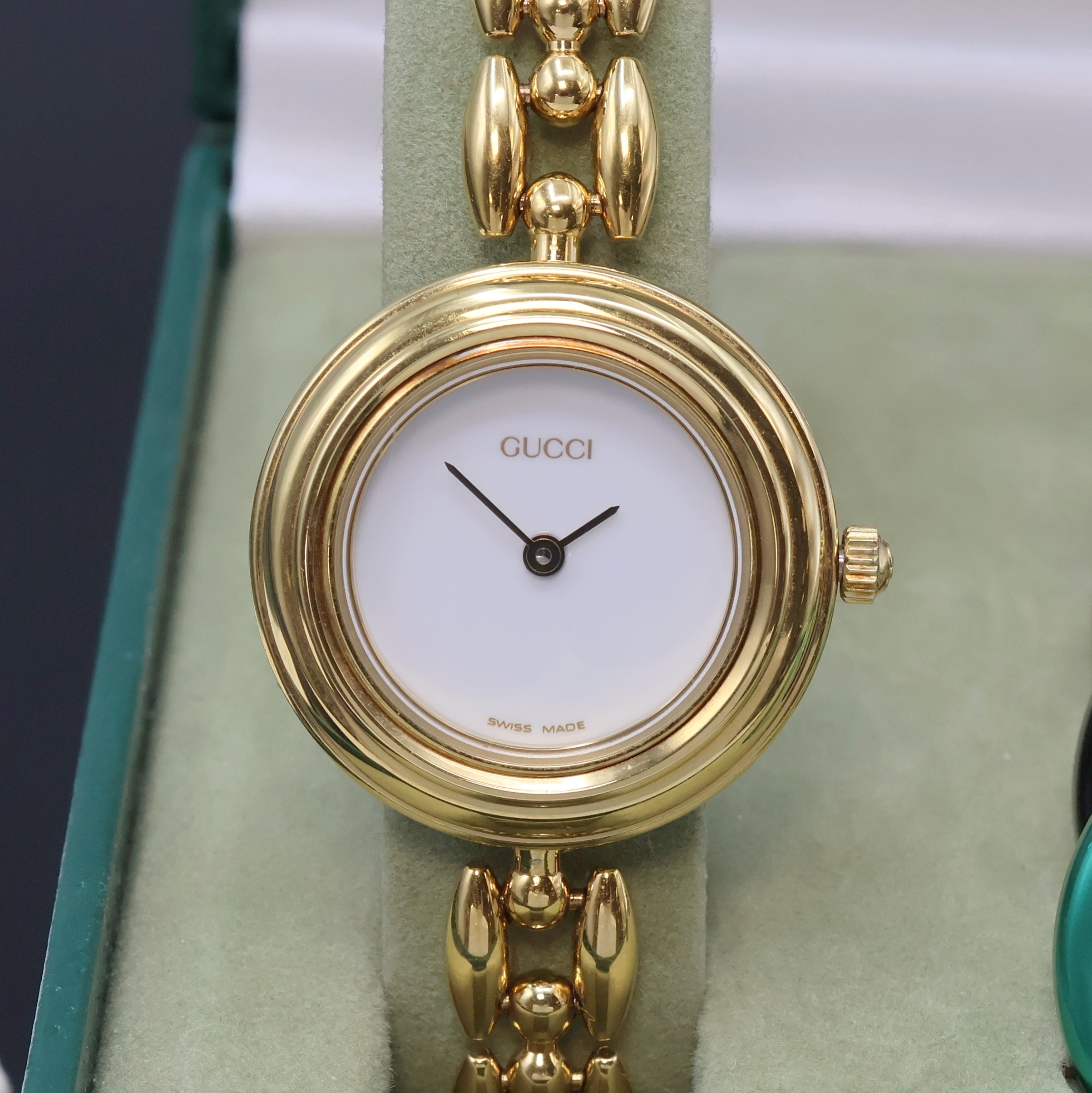 Detail a: GUCCI vergoldete Damenarmbanduhr mit Wechsel-Lünetten Referenz 11/12.2, Schweiz um 1995, quarz, orig. Band, Lünette verschr., weißes Zifferbl. m. ...