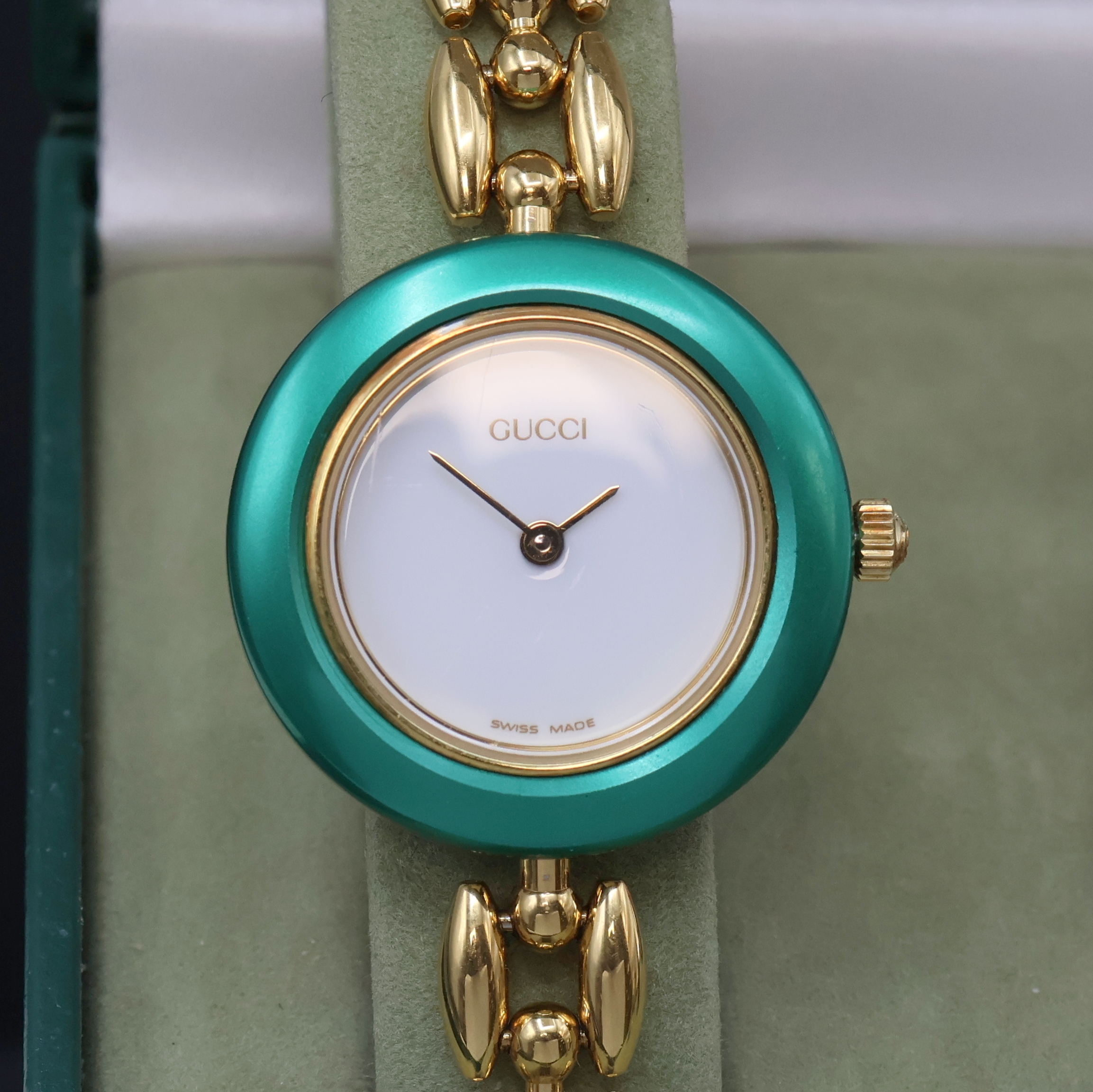 Detail b: GUCCI vergoldete Damenarmbanduhr mit Wechsel-Lünetten Referenz 11/12.2, Schweiz um 1995, quarz, orig. Band, Lünette verschr., weißes Zifferbl. m. ...