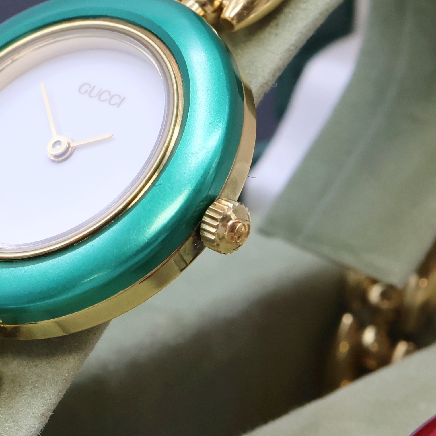Detail c: GUCCI vergoldete Damenarmbanduhr mit Wechsel-Lünetten Referenz 11/12.2, Schweiz um 1995, quarz, orig. Band, Lünette verschr., weißes Zifferbl. m. ...