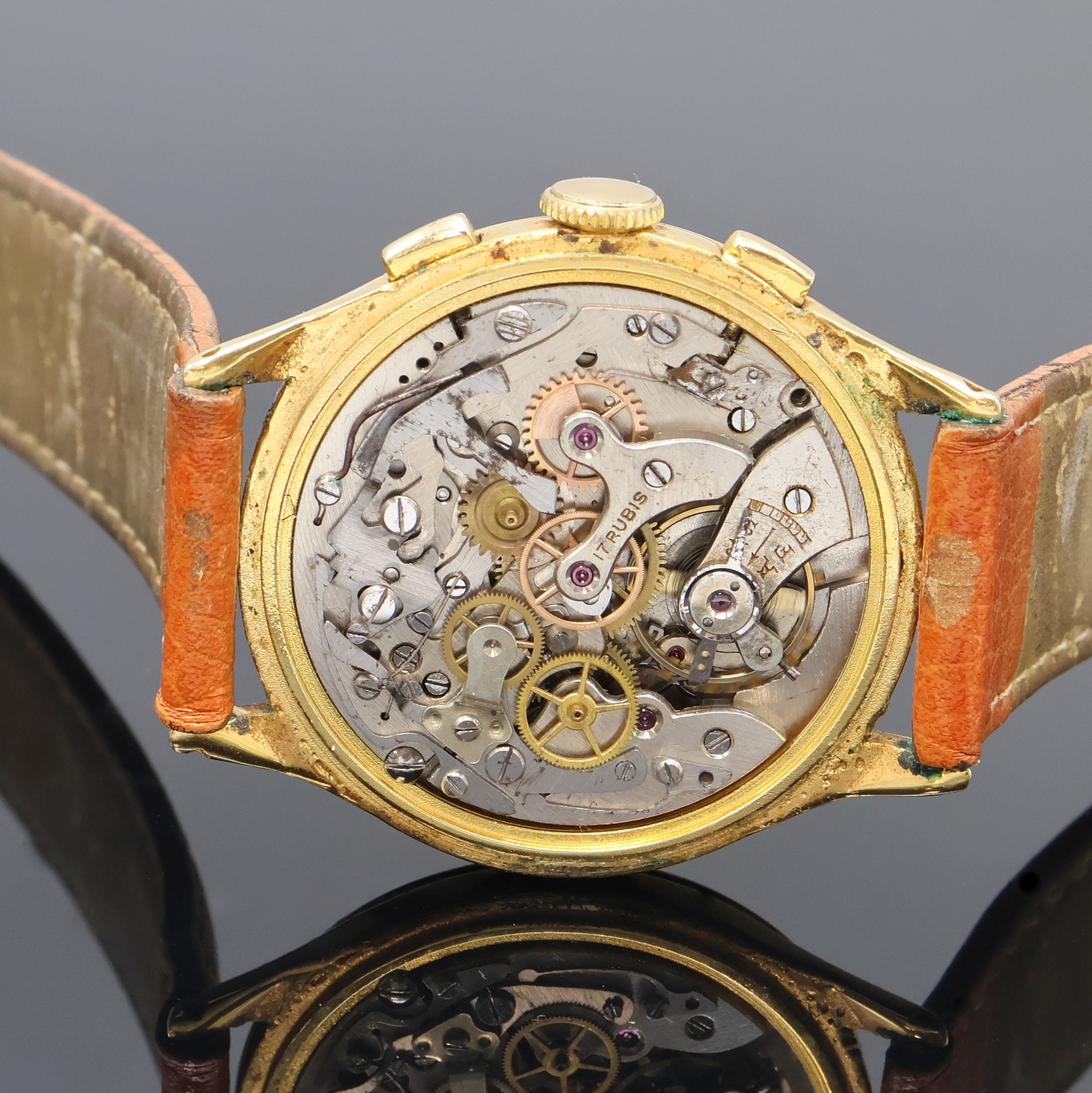 Detail d: CHRONOGRAPHE SUISSE vergoldeter Armbandchronograph, Schweiz um 1950, Handaufzug, Stahlboden aufgedr., silb. Zifferbl. rest., arab. Zahlen u. gold. ...