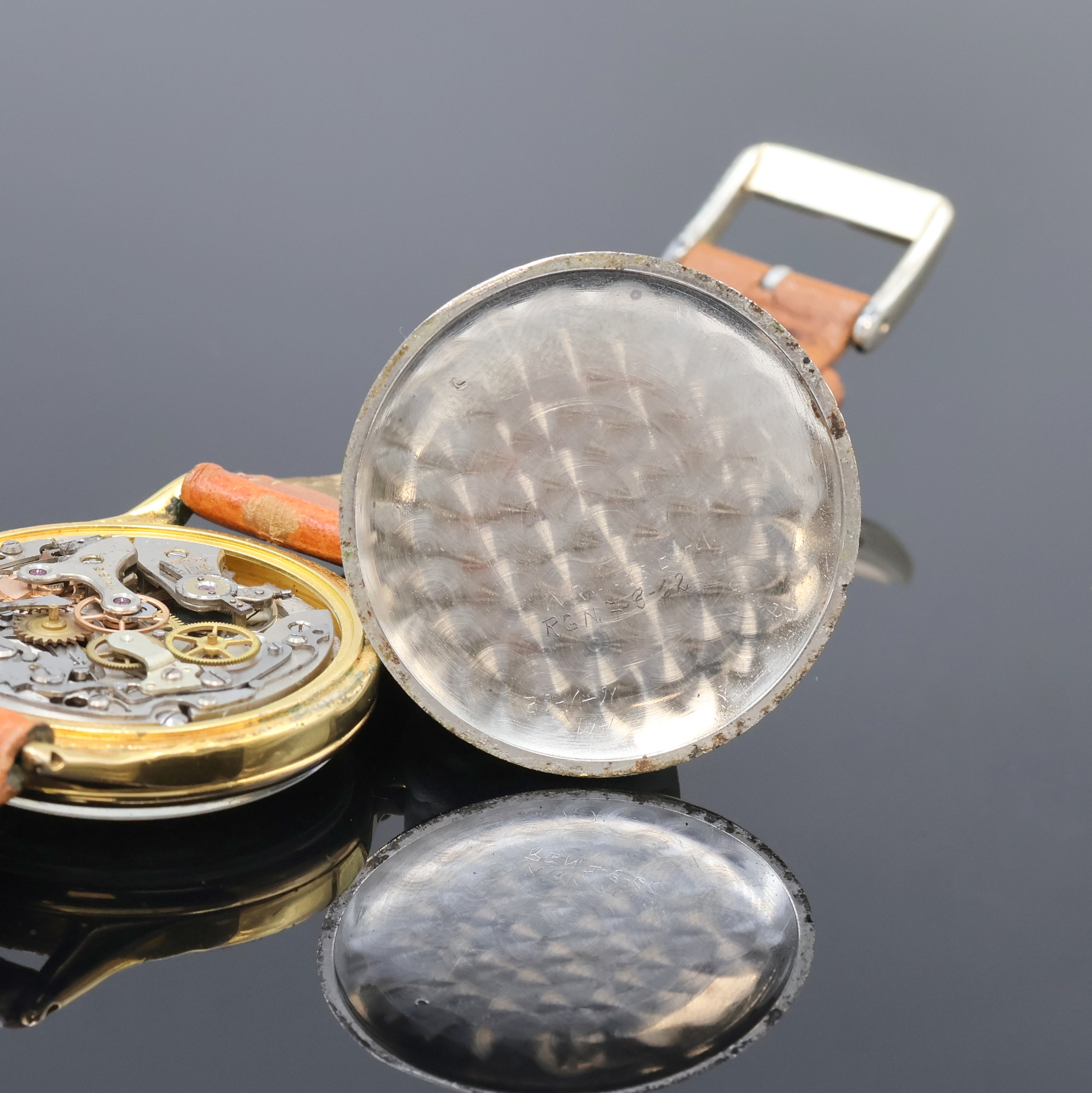Detail e: CHRONOGRAPHE SUISSE vergoldeter Armbandchronograph, Schweiz um 1950, Handaufzug, Stahlboden aufgedr., silb. Zifferbl. rest., arab. Zahlen u. gold. ...