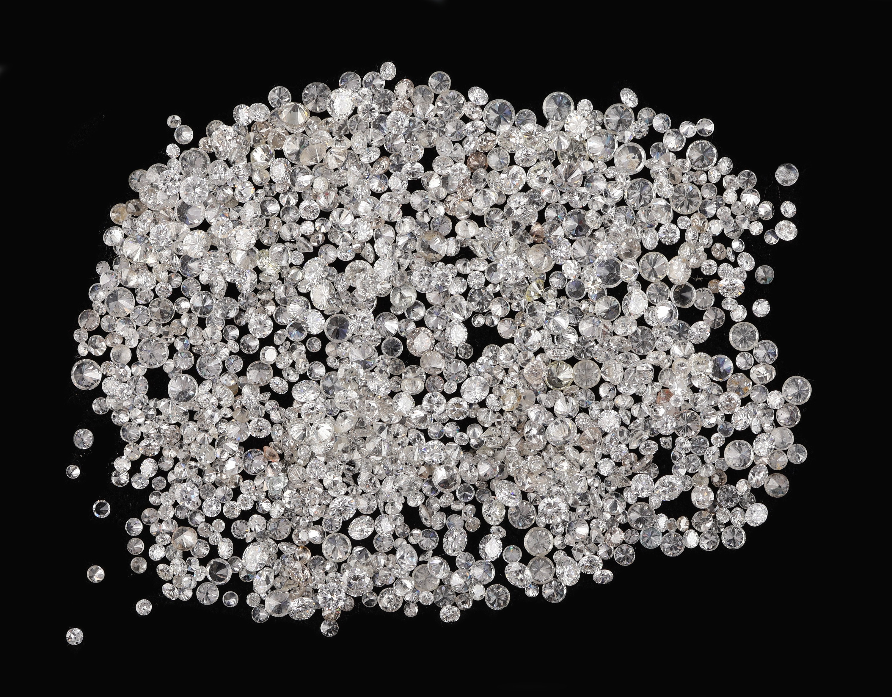 Image 27069985 - Lot loose diamonds total approx. 35.35 ct Top Wesselton-Cape/vs-si-p, stones with ...