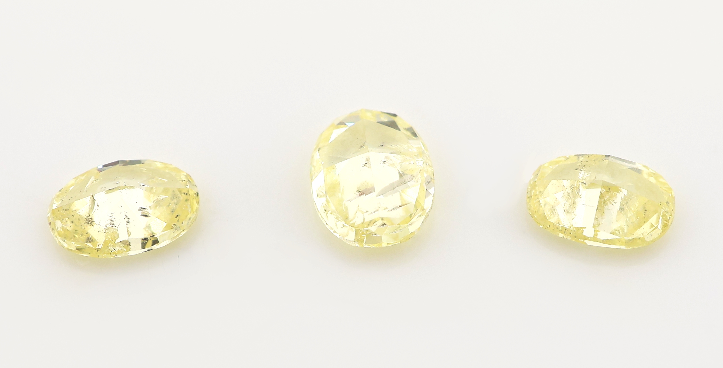 Detail a: Lot 3 lose ovalfacett. Diamanten zus. ca. 1.41ct Natural Fancy to Vivid Yellow/si2-3, AIG- Expertise anbei