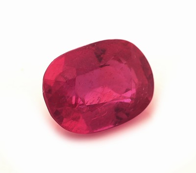 27069923a - Loser Rubin (beh.), ca. 5.04 ct, Kissenschliff