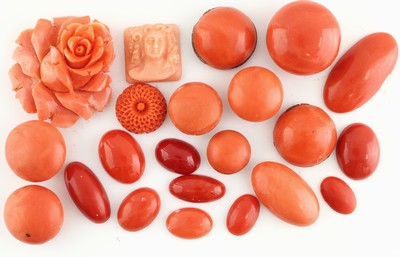 Image Lot lose Korallen, ca. 285.8 ct, versch. Größen, Formen und Farbnuancen, teilw. ...