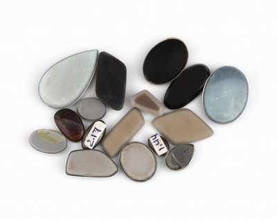 27069953b - Lot lose Opale, Dubletten und Tripletten, ca. 66.22 ct, versch. Formen