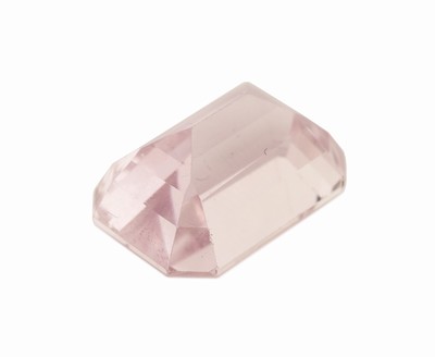 27069958b - Loser Kunzit, 13.12 ct, Treppenschliff, ca. 15.75 x 11.02 x 8.92 mm, Expertise anbei