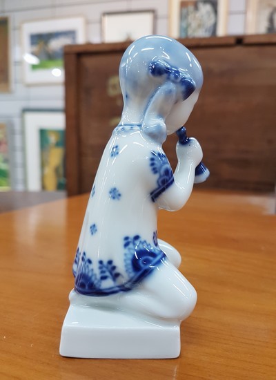 27069972d - Porzellanfigur, Kgl. Kopenhagen, Modellnr. 4796, Mädchen mit Flöte, blaue Bemalung ...