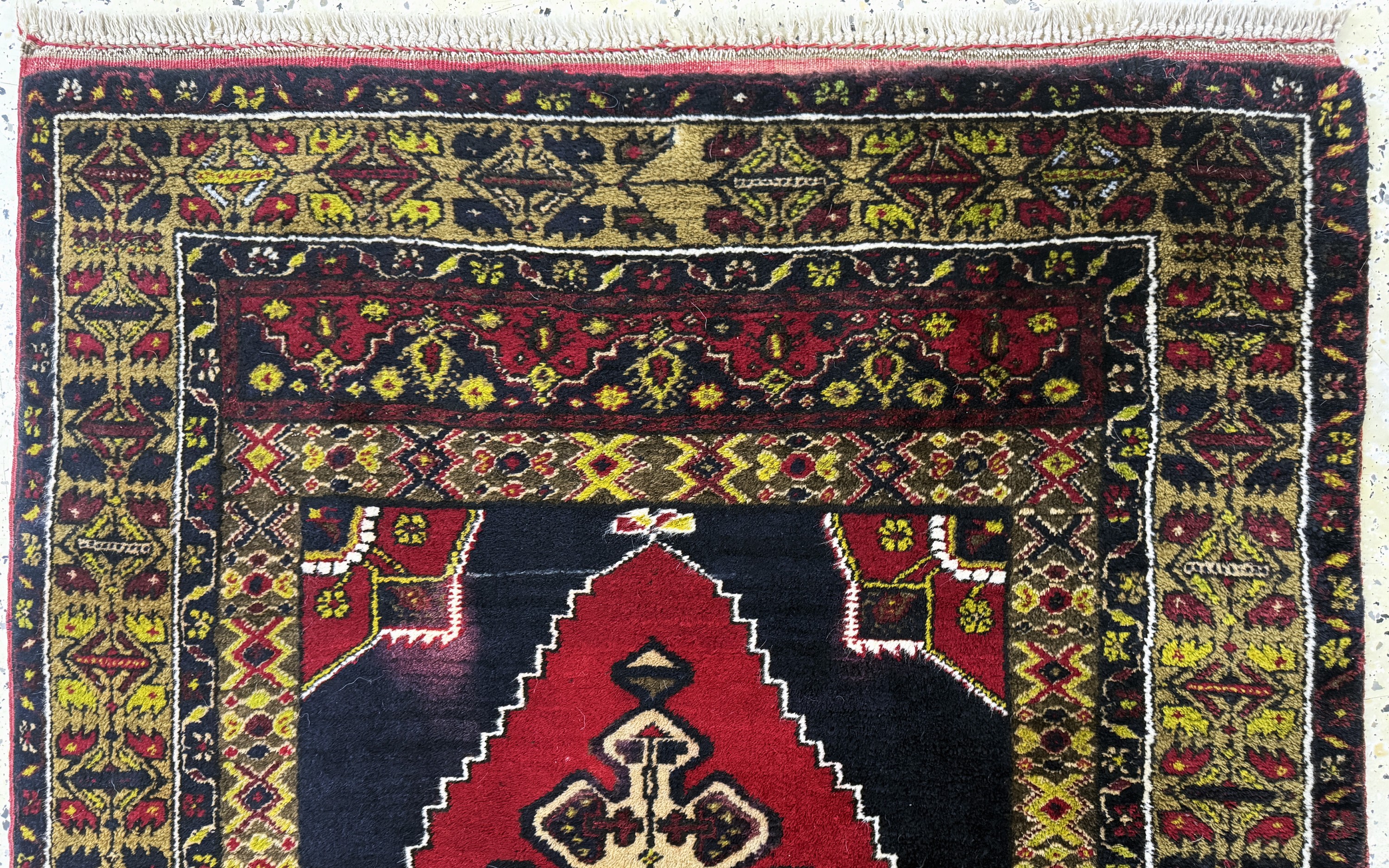 Detail a: Taspinar alt, Türkei, Mitte 20.Jhd, Wolle auf Wolle, ca. 190 x 110 cm, EHZ: 2(kleiner Fleck)