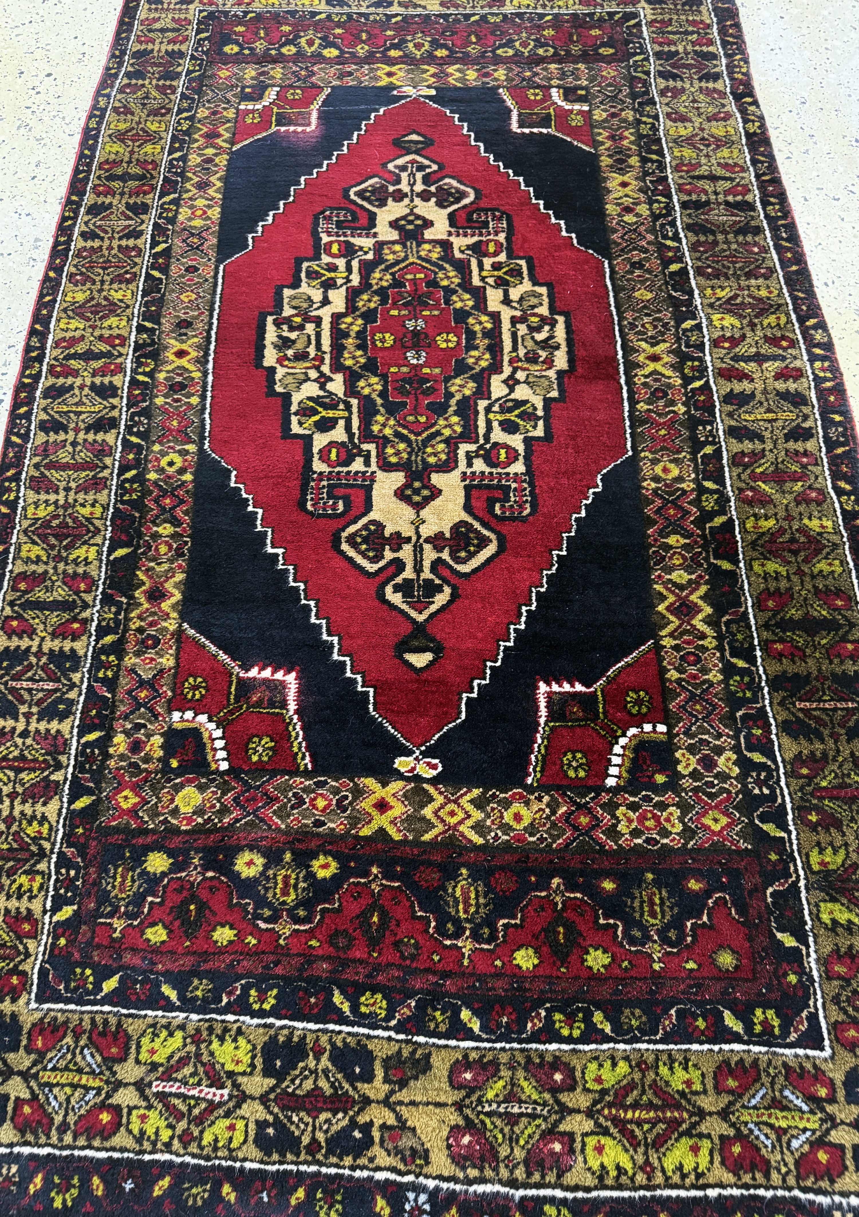 Detail d: Taspinar alt, Türkei, Mitte 20.Jhd, Wolle auf Wolle, ca. 190 x 110 cm, EHZ: 2(kleiner Fleck)