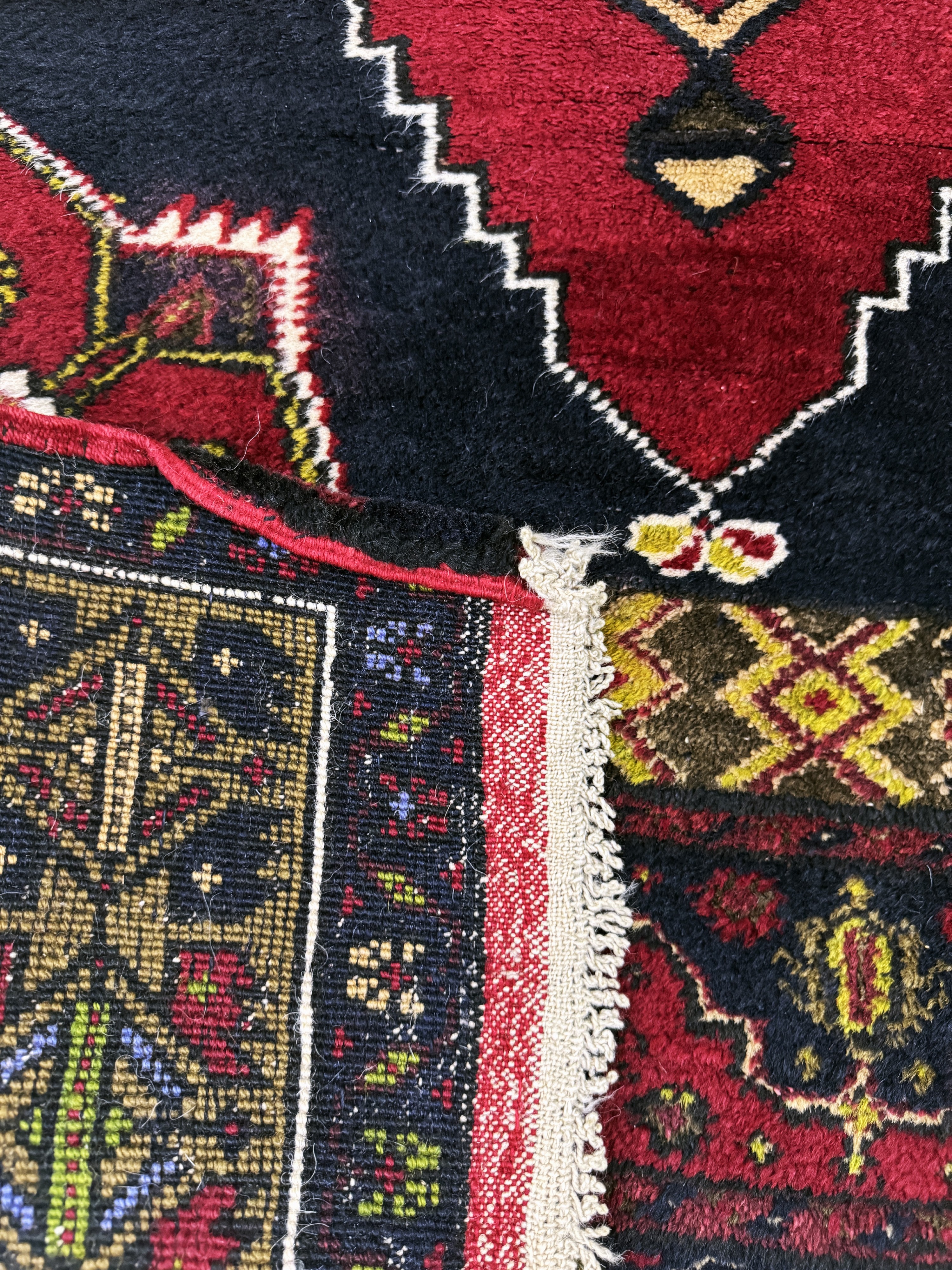 Detail e: Taspinar alt, Türkei, Mitte 20.Jhd, Wolle auf Wolle, ca. 190 x 110 cm, EHZ: 2(kleiner Fleck)