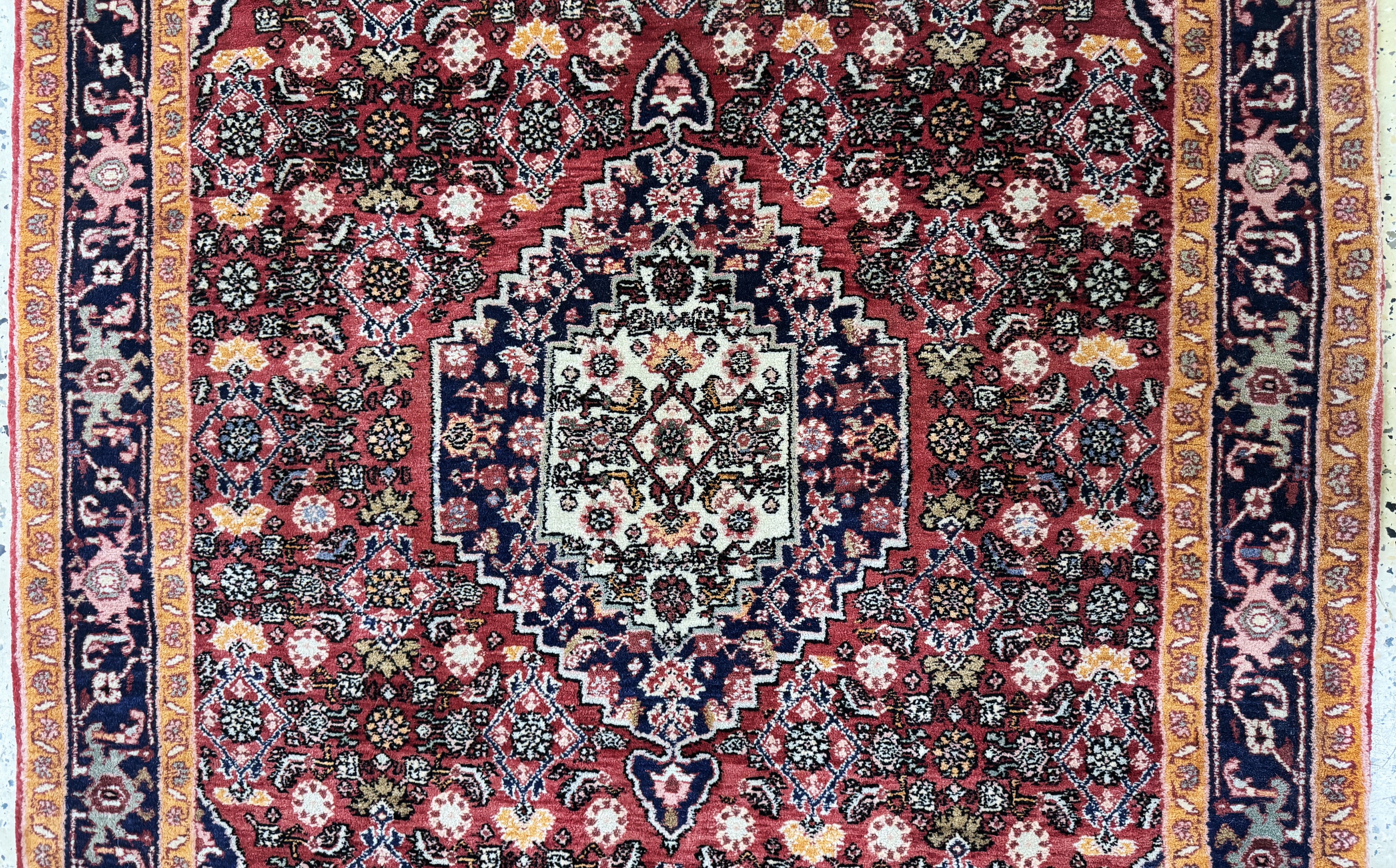 Detail b: Bidjar, Persien, Mitte 20.Jhd, Wolle auf Baumwolle, ca. 170 x 115 cm, EHZ: 2