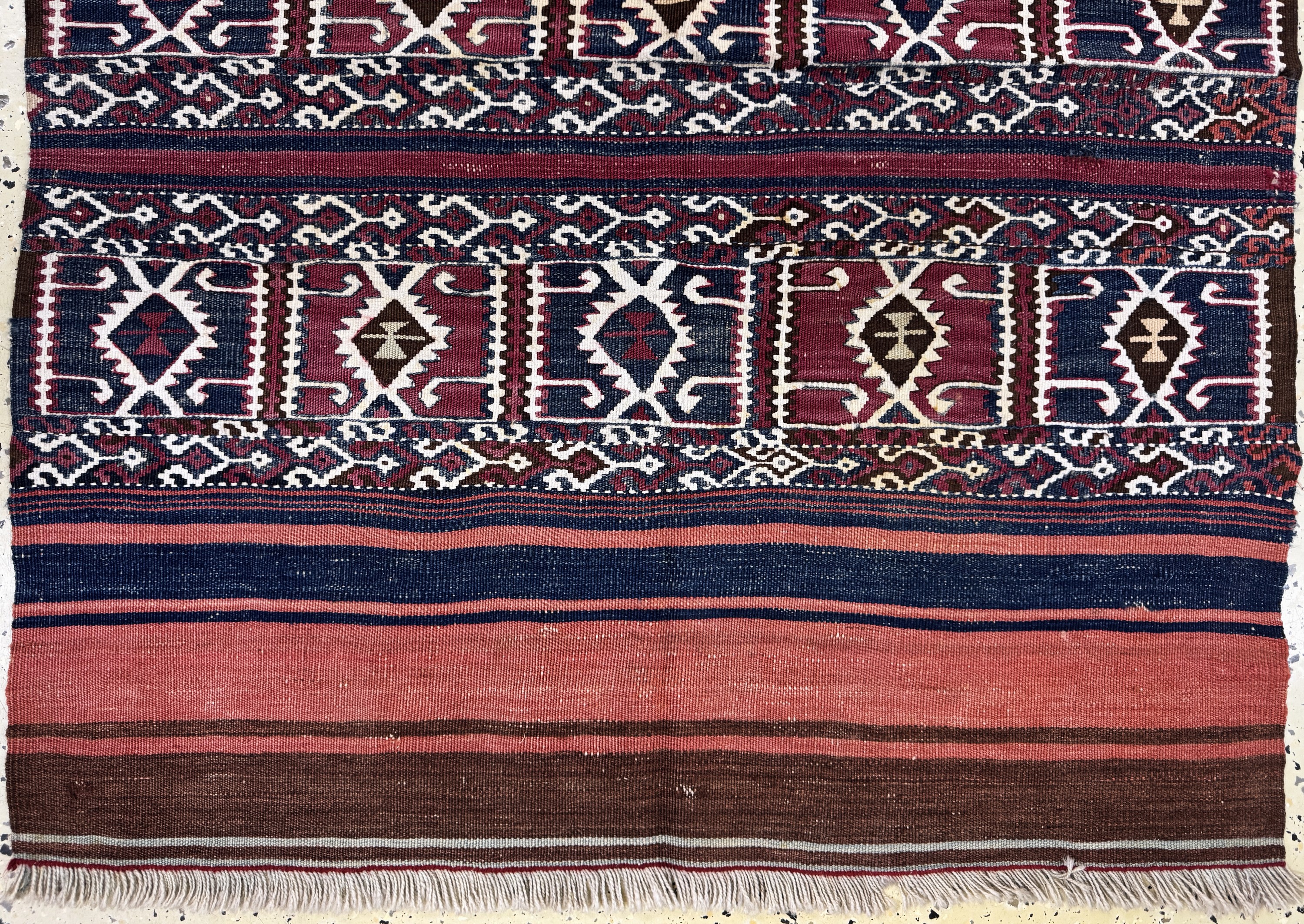 Detail b: 3 Lots Tasche & Mafrashteil, Türkei, Anfang 20.Jhd, Wolle auf Wolle, ca. 120 x 100 cm, Reinigungsbedürftig, EHZ: 2