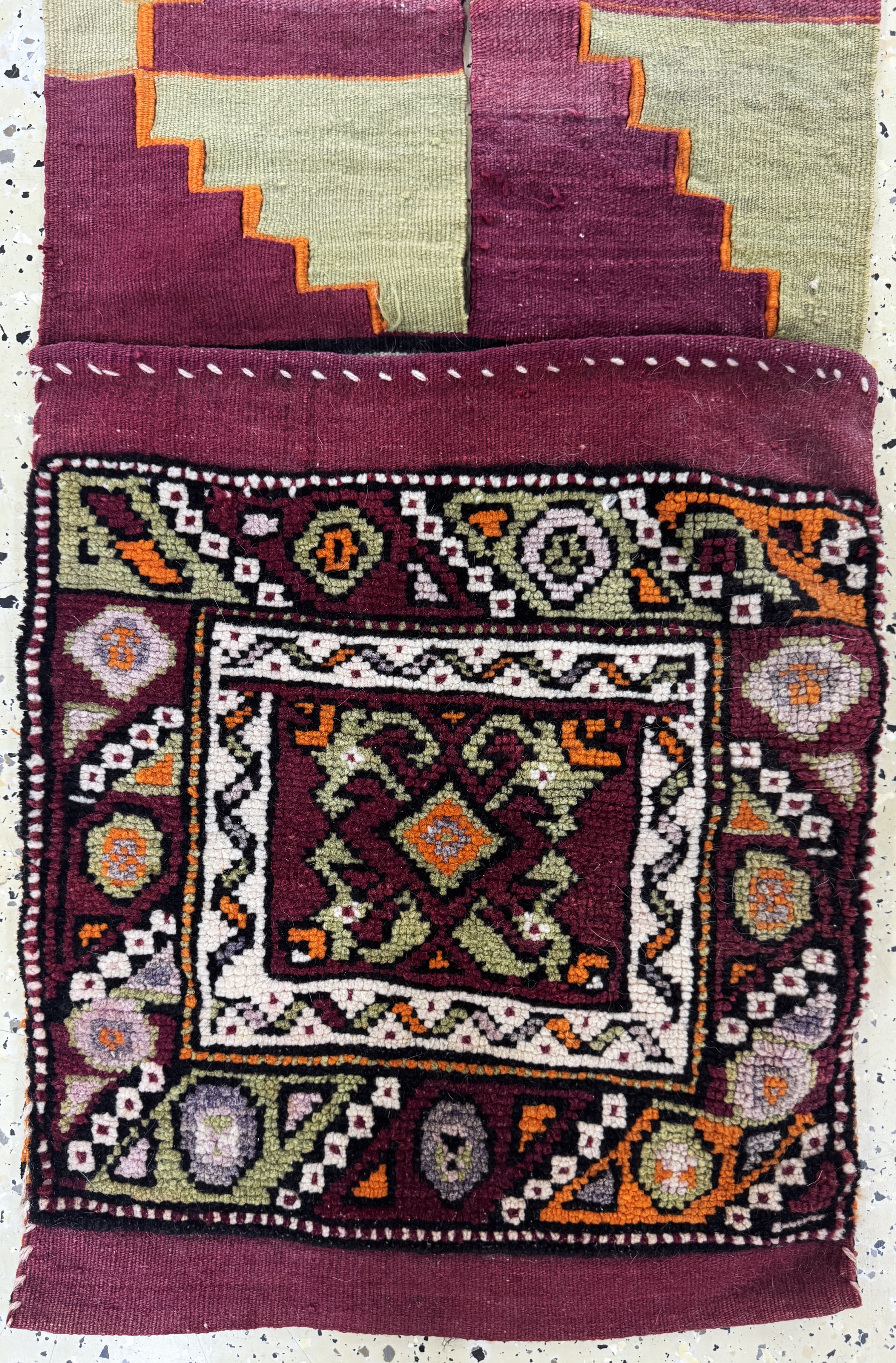 Detail e: 3 Lots Tasche & Mafrashteil, Türkei, Anfang 20.Jhd, Wolle auf Wolle, ca. 120 x 100 cm, Reinigungsbedürftig, EHZ: 2