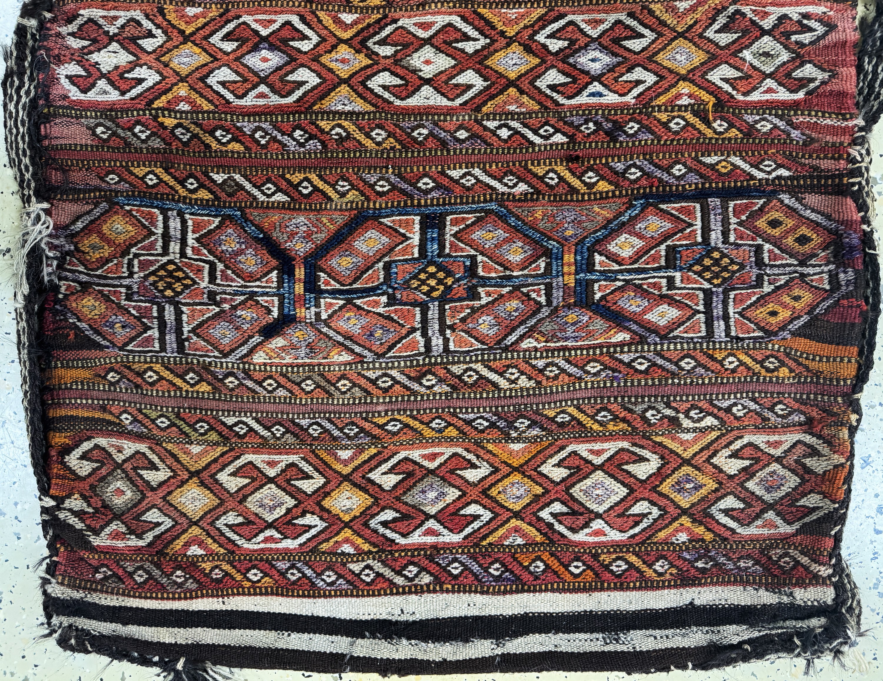 Detail h: 3 Lots Tasche & Mafrashteil, Türkei, Anfang 20.Jhd, Wolle auf Wolle, ca. 120 x 100 cm, Reinigungsbedürftig, EHZ: 2