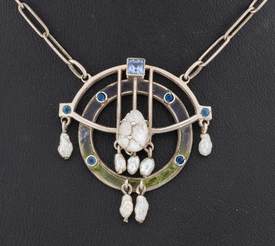 27070013a - LEVINGER Perl-Email-Collier, um 1900, 925erSilber, Mittelteil geometrisch mit barocken ...