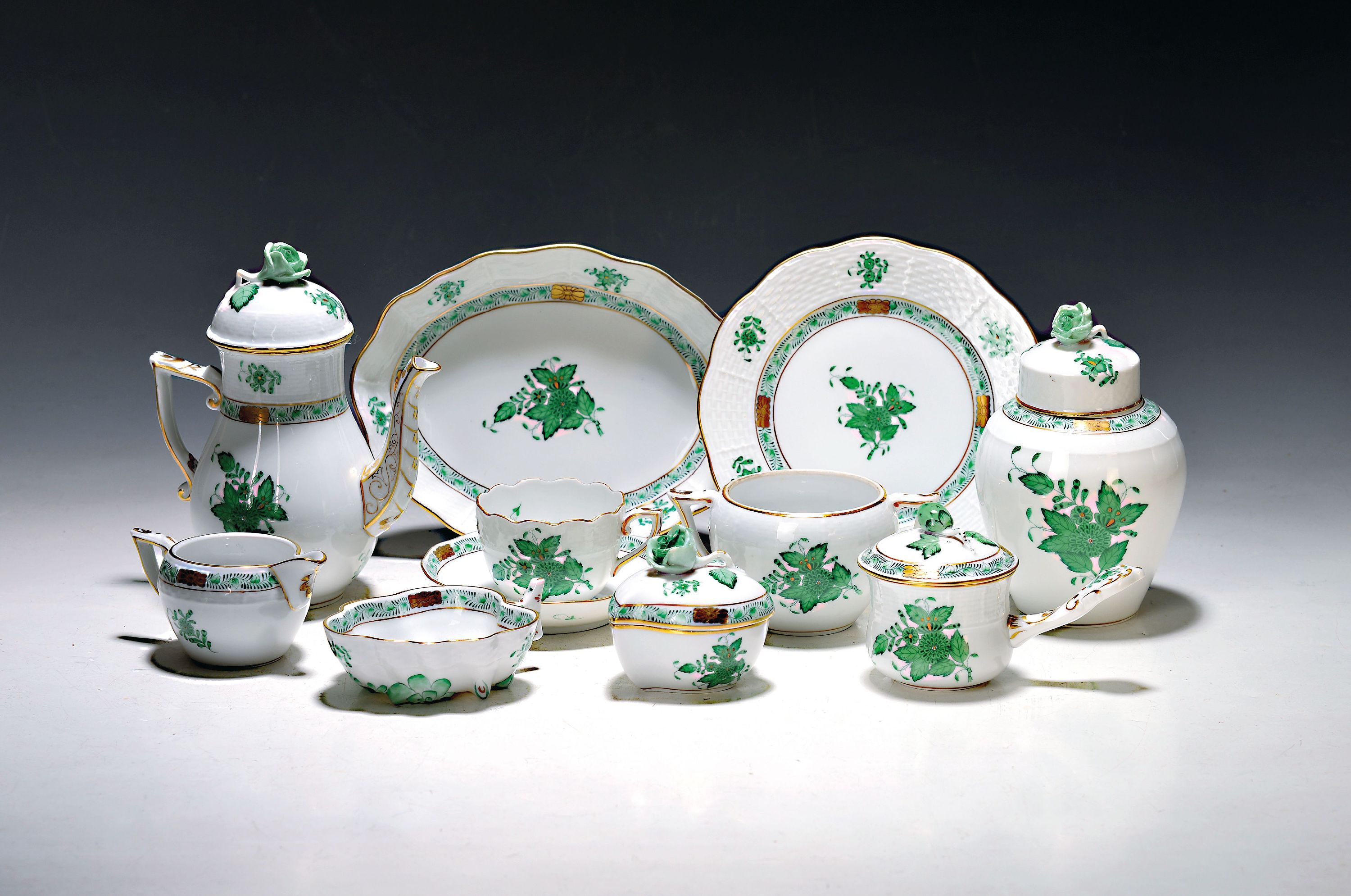 Image 27070176 - 25 Teile Porzellan, Herend Ungarn, Dekor Apponyi grün, Mokkakännchen, Sahnegießer, ...