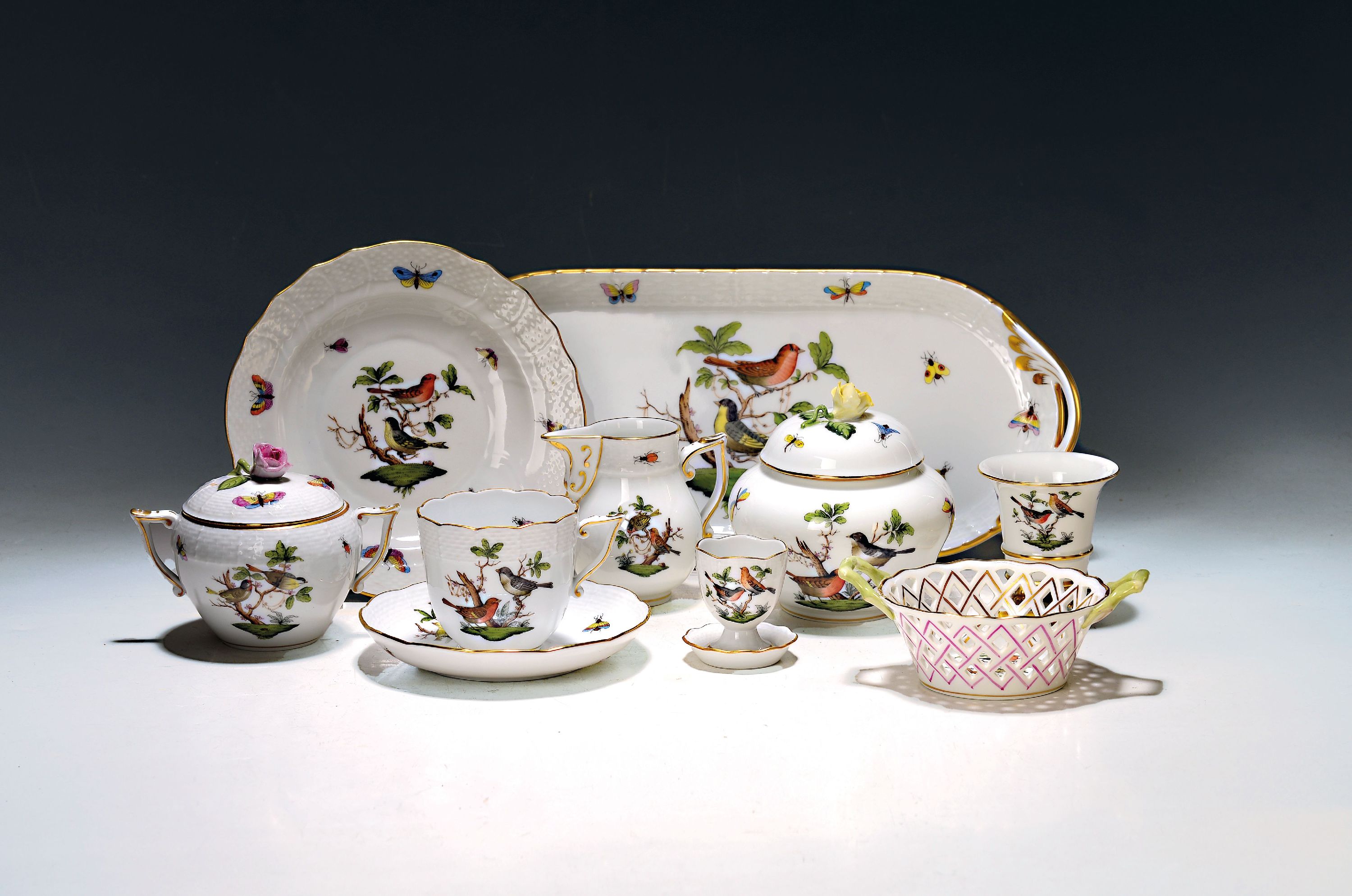 Image 27070181 - Kaffeeservice, Herend Ungarn, 20. Jh., Dekor Rothschild, 7 Kuchenteller, 6 Tassen mit ...