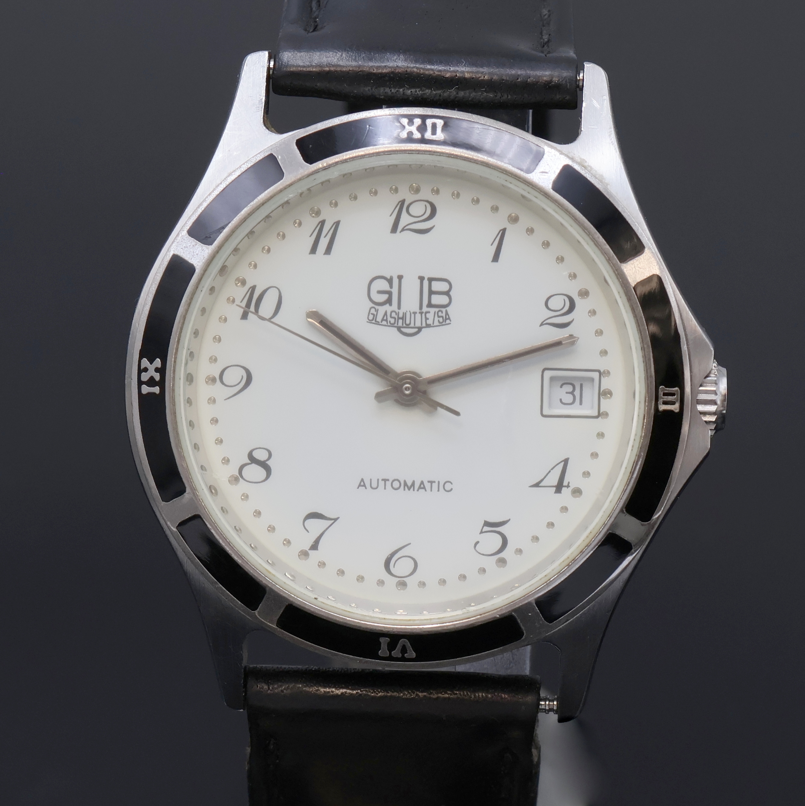 Detail a: GUB Glashütte/SA Armbanduhr in Stahl, Deutschland/Schweiz 1990er Jahre, Automatik, beids. vergl. Geh., Boden aufgedr., schwarze Lünette m. röm. ...