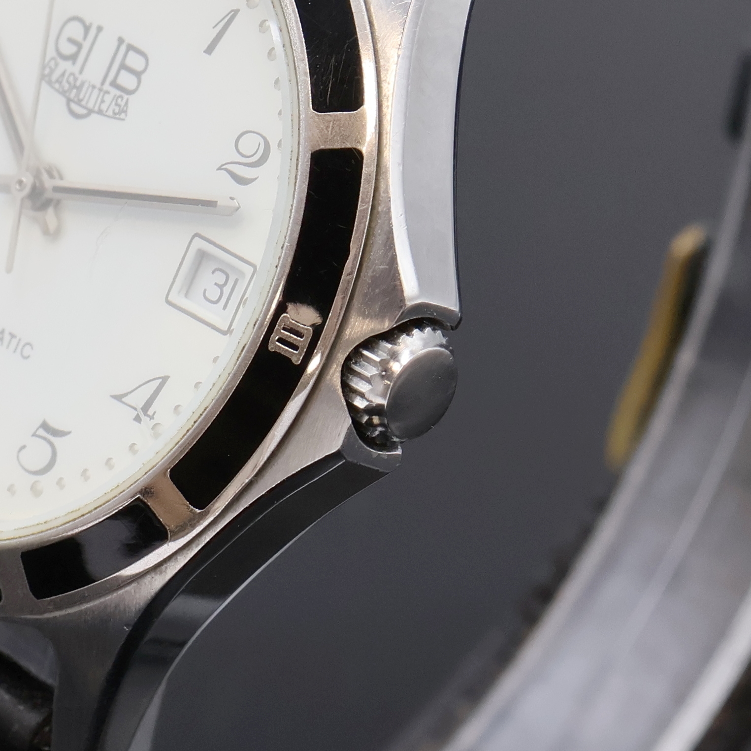 Detail b: GUB Glashütte/SA Armbanduhr in Stahl, Deutschland/Schweiz 1990er Jahre, Automatik, beids. vergl. Geh., Boden aufgedr., schwarze Lünette m. röm. ...