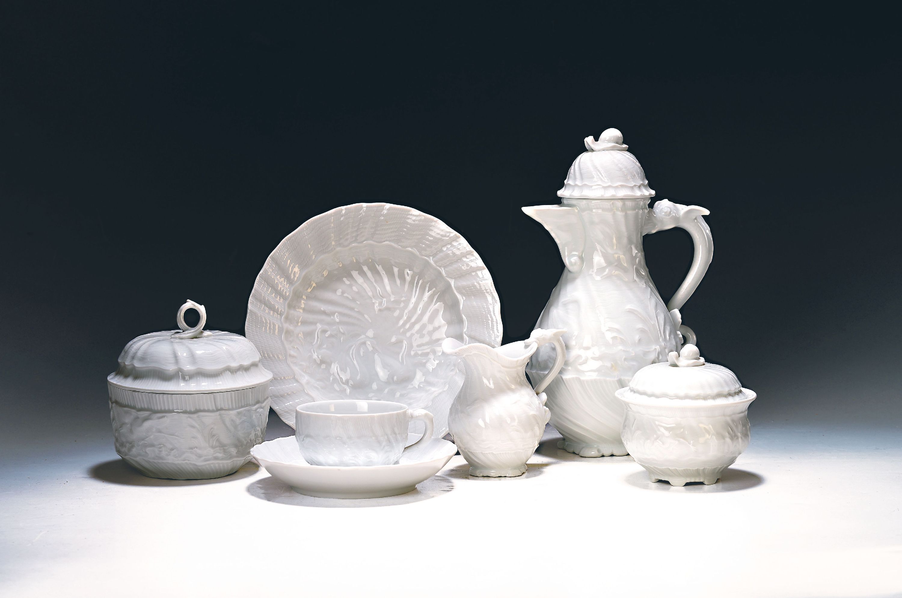 Image 27070192 - Kaffeeservice, Meissen, 20. Jh., Schwanenservice weiß, 4 Glasurstriche, Kanne, ...