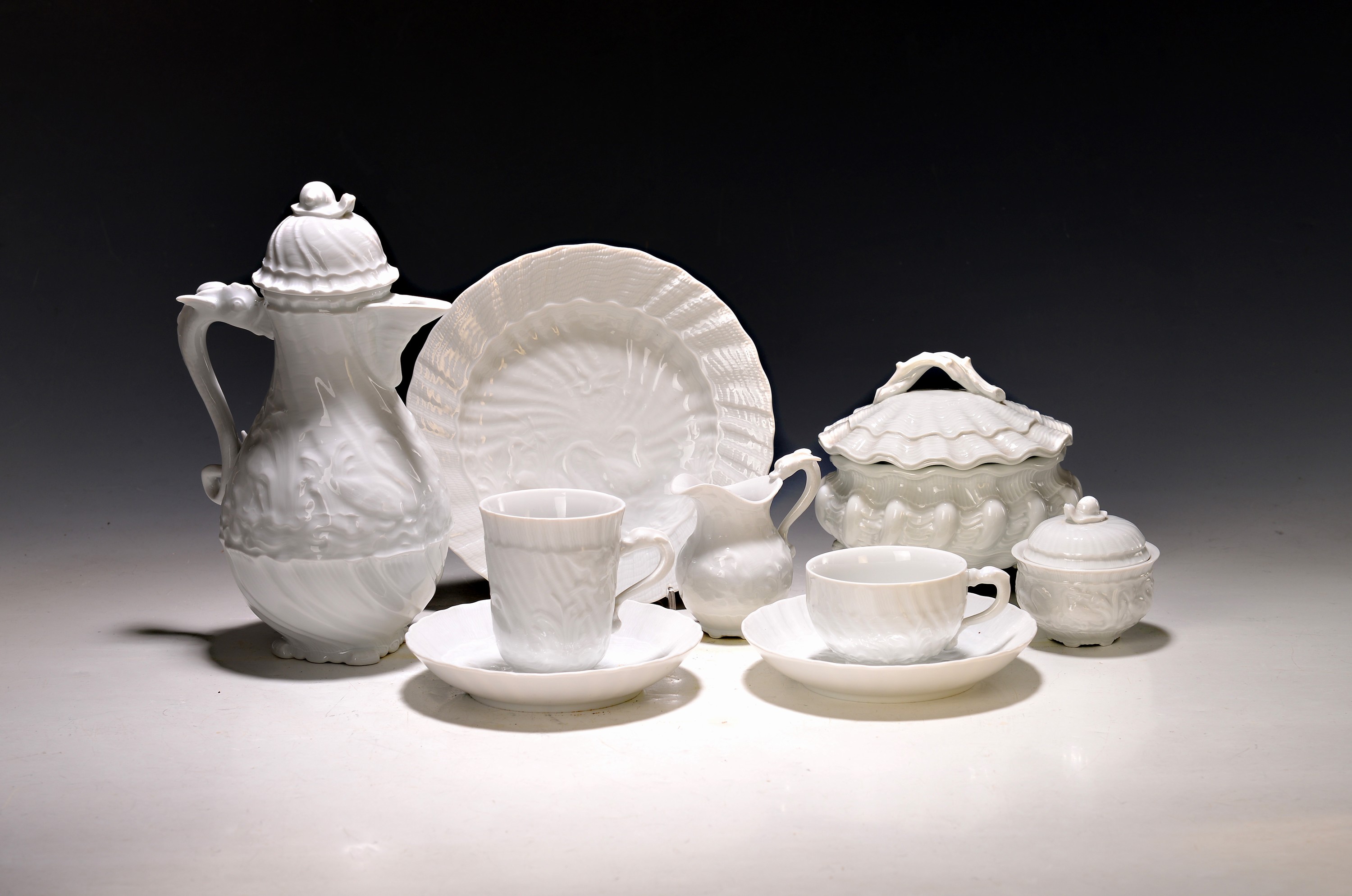 Image 27070193 - Kaffeeservice, Meissen, 20. Jh., Schwanenservice weiß, 4 Glasurstriche, 2 Kannen, 2 ...