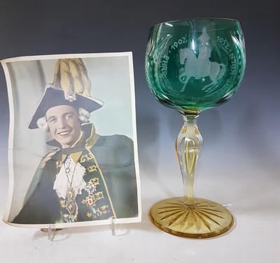 27070173a - Pokal der Ehrengarde der Stadt Köln, 1952, Kristallglas, Fuß gelb, Kuppa grün ...