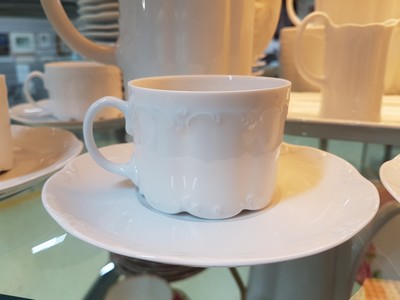 27070175e - Kaffee- und Speiseservice, Rosenthal, Modell Monbijou, weiß, Kaffeekanne, Zuckerdose, 2 ...