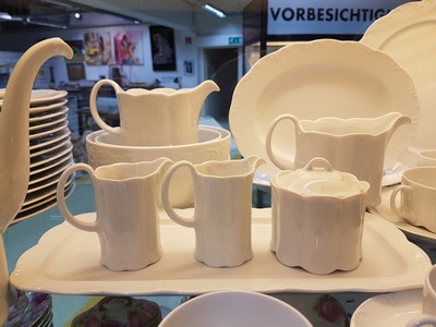 27070175f - Kaffee- und Speiseservice, Rosenthal, Modell Monbijou, weiß, Kaffeekanne, Zuckerdose, 2 ...