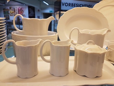 27070175j - Kaffee- und Speiseservice, Rosenthal, Modell Monbijou, weiß, Kaffeekanne, Zuckerdose, 2 ...