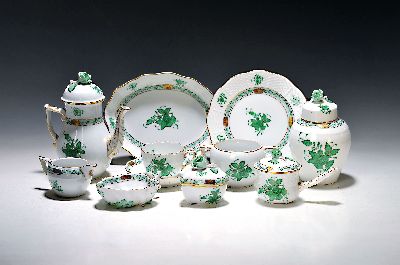 Image 25 Teile Porzellan, Herend Ungarn, Dekor Apponyi grün, Mokkakännchen, Sahnegießer, ...