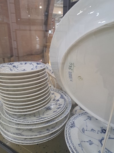 27070178i - Kaffee- und Speiseservice, Kgl. Kopenhagen, Modell Musselmalet Halbspitze, blaue Malerei ...