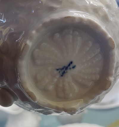 27070193j - Kaffeeservice, Meissen, 20. Jh., Schwanenservice weiß, 4 Glasurstriche, 2 Kannen, 2 ...