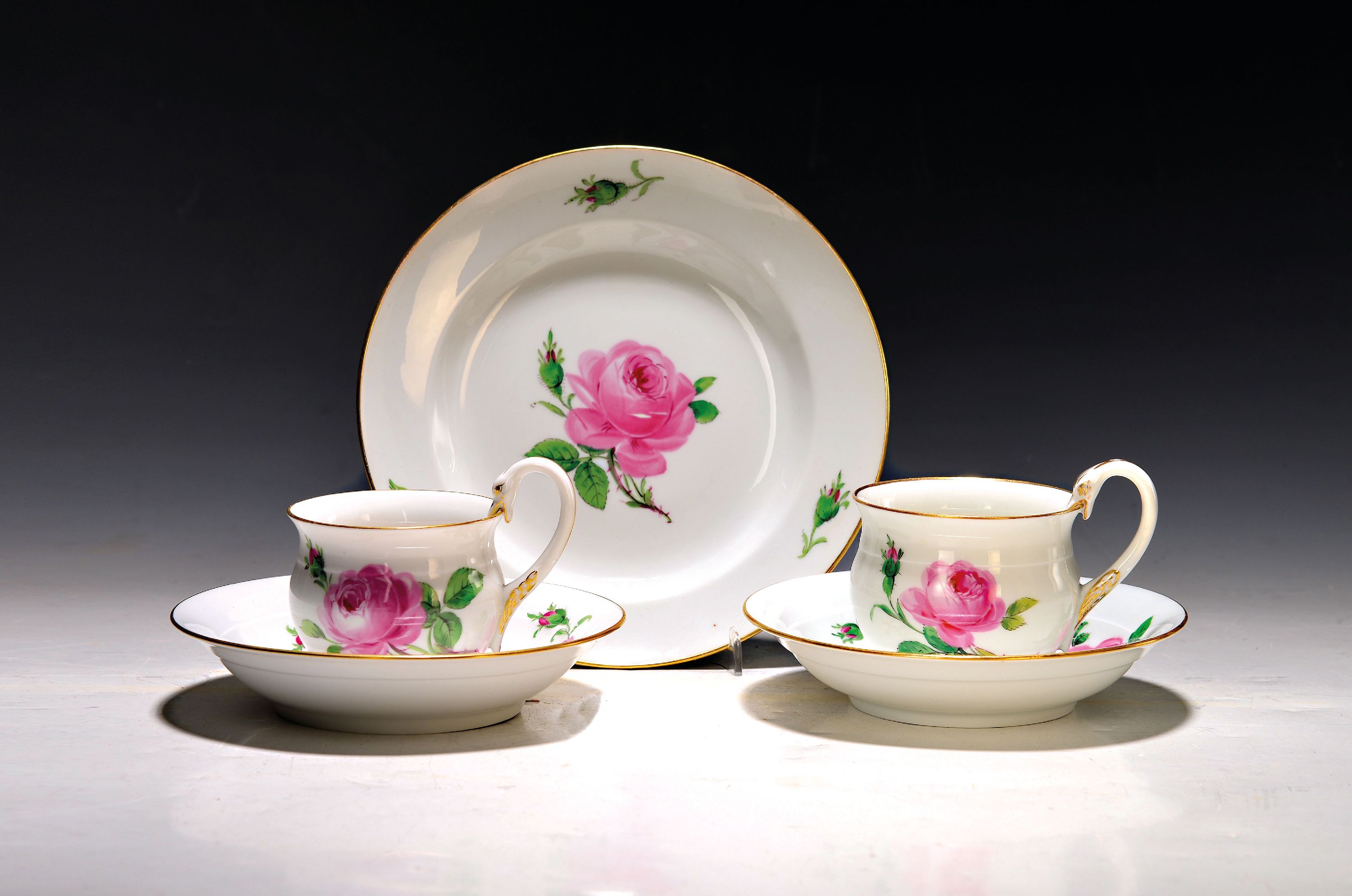 Image 27070265 - 3 Gedecke, Meissen, Pfeiferzeit und später, 1. und 2. Wahl, Dekor rote Rose, Goldrand, ...