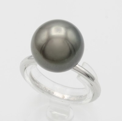 27070251a - Ring mit Tahitiperle, WG 750/000, grau-braune Perle ca. 12.5 mm, RW ca. 58 Schätzpreis: ...