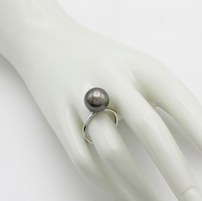 27070251b - Ring mit Tahitiperle, WG 750/000, grau-braune Perle ca. 12.5 mm, RW ca. 58 Schätzpreis: ...