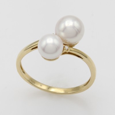27070261a - Ring mit Akoyaperlen und Brillanten, GG 585/000, creme-roséfarb. Perlen ca. 6 u. 8 mm,2 ...