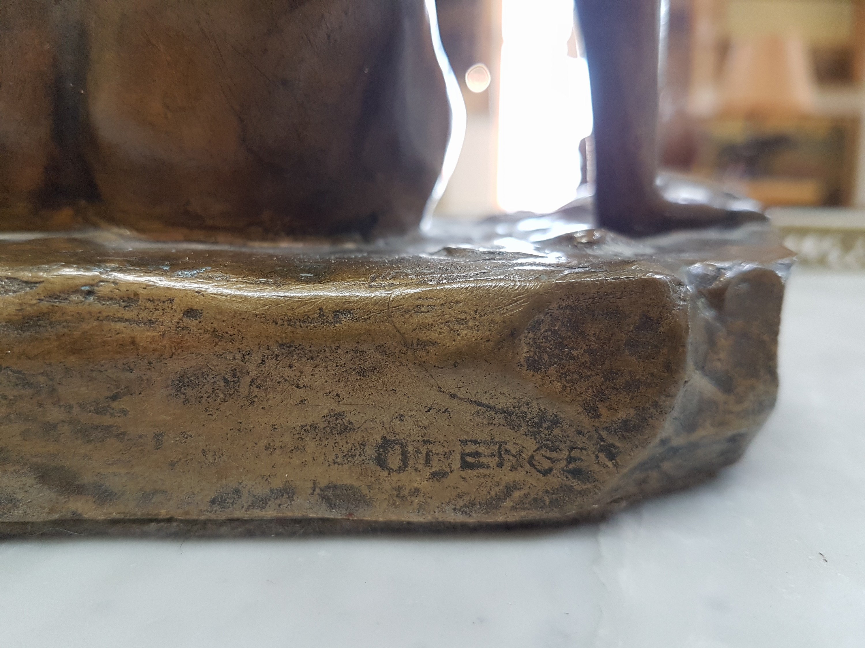 Detail f: Bronzeskulptur, Otto Berger, Anfang 20.Jh., sitzender weiblicher Akt am Strand, signiert, H. 20 cm