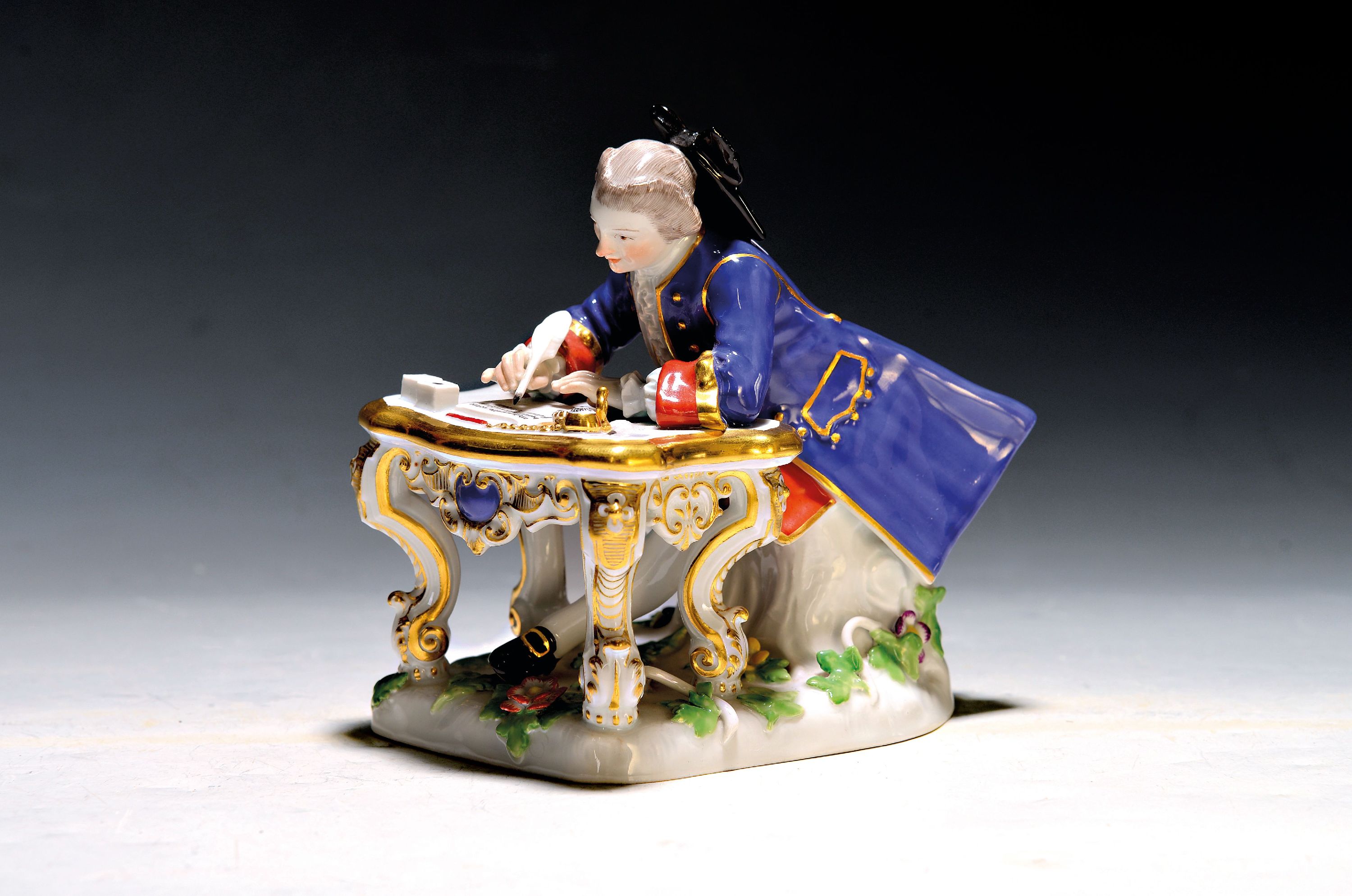 Image 27070302 - Porzellanfigur, Meissen, 20.Jh., Porzellan, farbig gefasst, goldstaffiert, Kavalier in ...