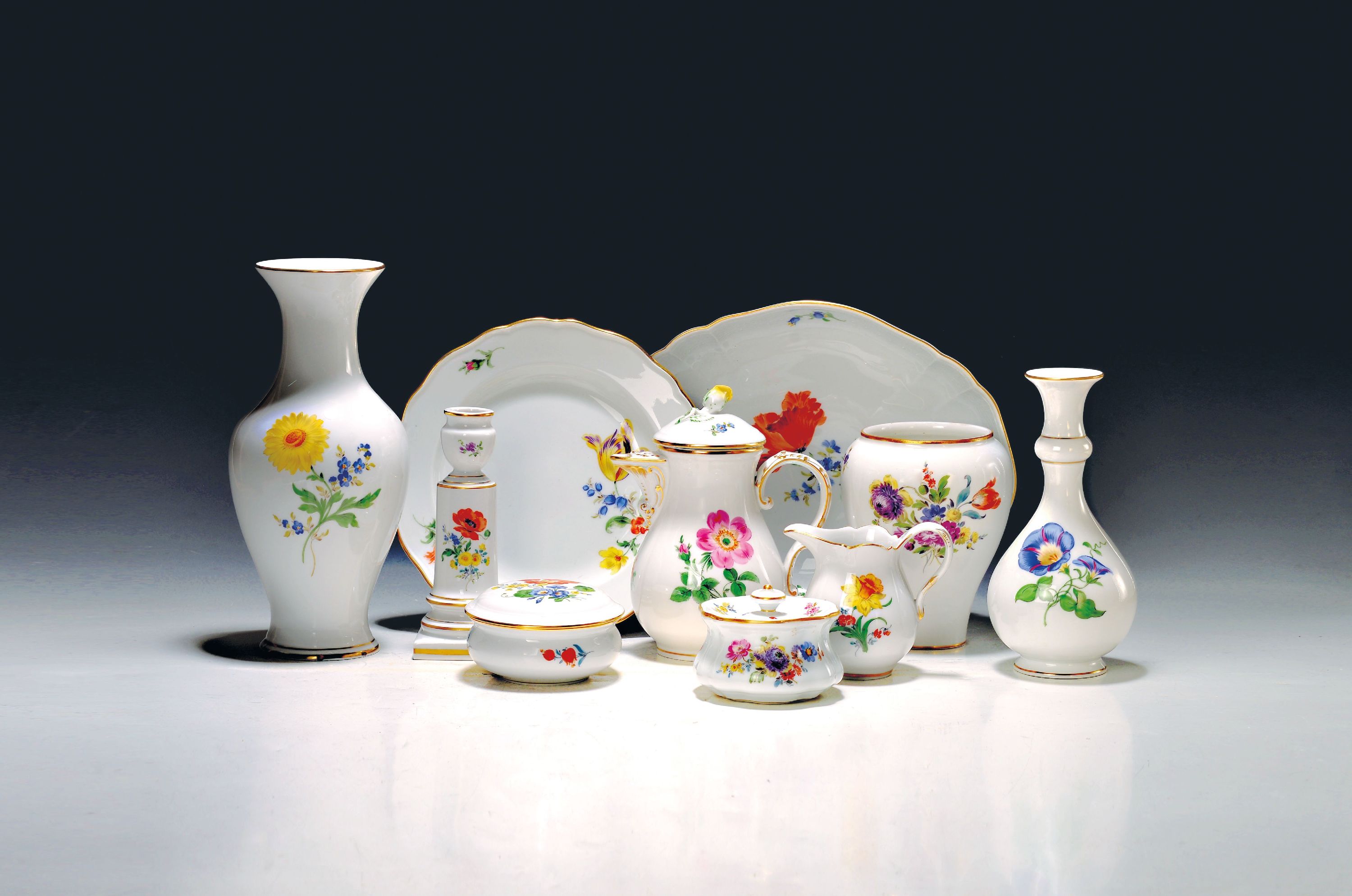 Image 27070307 - 38 Teile Porzellan, Meissen, 20. Jh., 1. u. 2. Wahl, mit verschiedener bunter ...