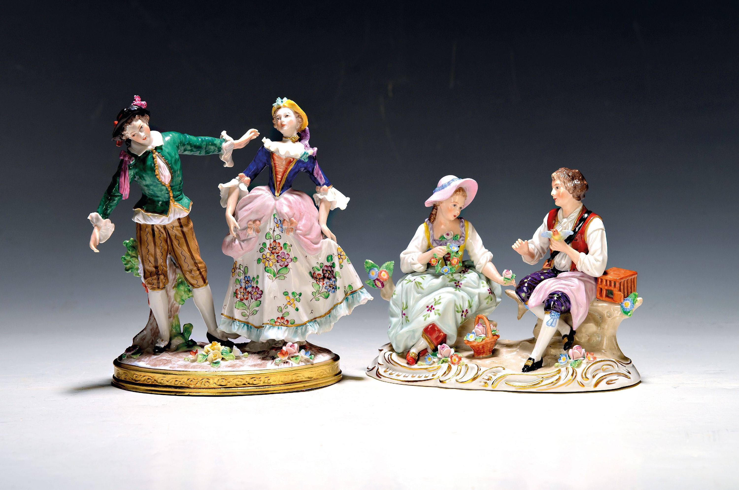 Image 27070337 - Zwei Porzellangruppen, Sitzendorf, 20.Jh., Porzellan, farbig gefasst und goldstaffiert, ...