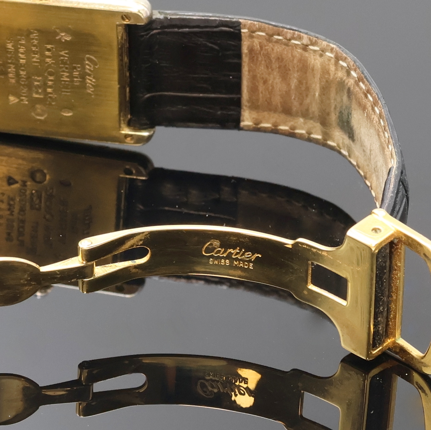 Detail b: CARTIER Damenarmbanduhr Tank Vermeil Referenz 590005, Schweiz um 1995, quarz, 2-teil., verg. Silbergeh. ber., Lederband m. orig. Faltschl., Boden ...