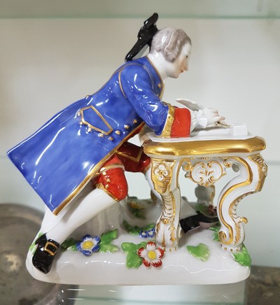 27070302d - Porzellanfigur, Meissen, 20.Jh., Porzellan, farbig gefasst, goldstaffiert, Kavalier in ...